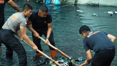 Brimob Sumut Turun ke Sungai, Aksi Nyata Menjaga Kehidupan dan Masa Depan Kota Medan