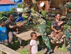 Binter TNI Menyapa Warga, Satgas Yonif 521/DY Anjangsana di Distrik Kobakma