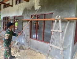 Semangat Gotong Royong, Satgas Yonif 643/Wns Bantu Melanjutkan Renovasi Masjid Yang Mandeg