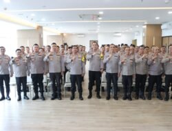 Kapolres Metro Jakarta Barat Berikan Arahan Penguatan Peran Bhabinkamtibmas sebagai Garda Terdepan Pelayanan Masyarakat