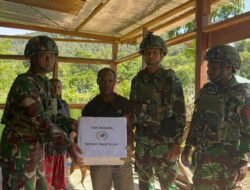 Binter Berbagi Rasa Duka, Satgas Yonif 521/DY Sampaikan Belasungkawa dan Dukungan Moril Kepada Keluarga Yang Berduka di Distrik Benawa