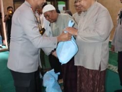 Kapolres Metro Jakarta Barat Gelar Jum’at Berkah di Masjid Nurul Amal Palmerah