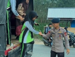 Brimob Sumut Antar Anak Sekolah di Garoga Pascabencana