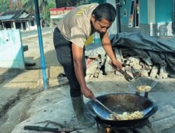 Brimob Batalyon C Hadirkan Dapur Lapangan dan Bantu Perbaikan Huntara di Batang Toru