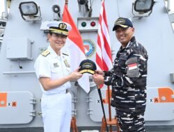Pemimpin Angkatan Laut Jepang Kunjungi Kapal Perang TNI AL